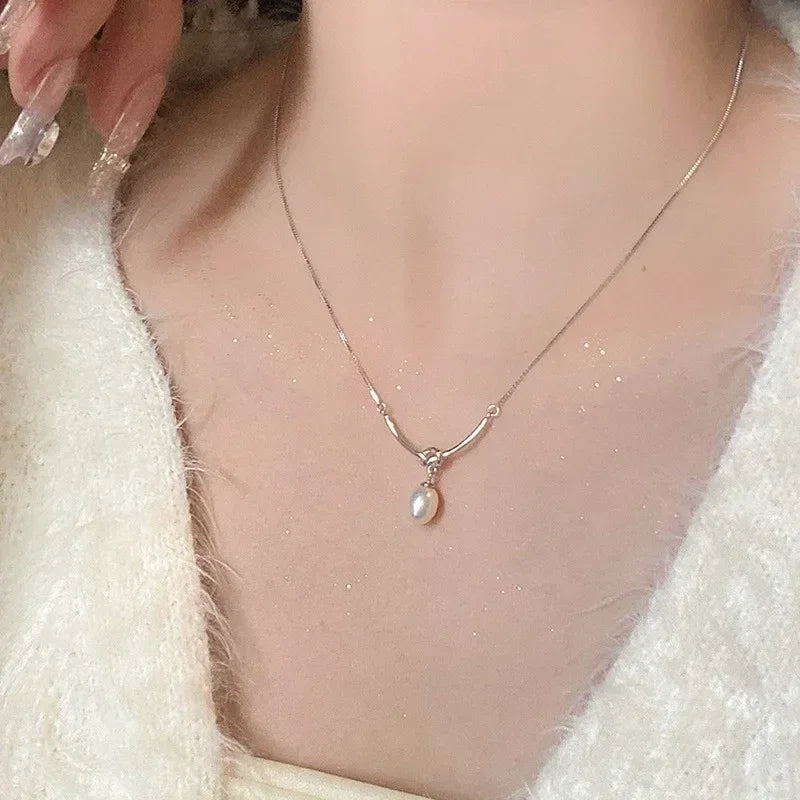 LUMISSORA Étoile Dainty Pearl Solitaire Pendant (Solid 925 Sterling Silver)