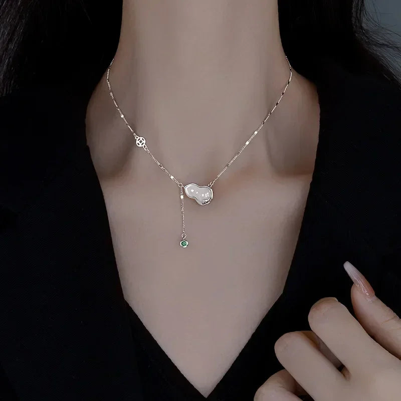 LUMISSORA Étoile Dainty Pearl Solitaire Pendant (Solid 925 Sterling Silver)